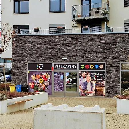 Live-Inn Prague Hotel-Style 5 Apartments, 20 Mins To Centre, Gym, Reception, Free Parking, Lift, Roof Terrace & Game Room Exterior photo