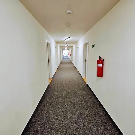 Live-Inn Prague Hotel-Style 5 Apartments, 20 Mins To Centre, Gym, Reception, Free Parking, Lift, Roof Terrace & Game Room Exterior photo