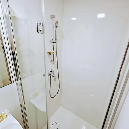 Live-Inn Prague Hotel-Style 5 Apartments, 20 Mins To Centre, Gym, Reception, Free Parking, Lift, Roof Terrace & Game Room Exterior photo