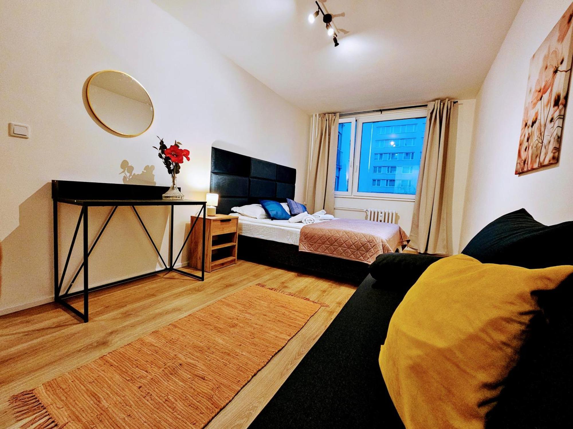 Live-inn Hotel-style 5 Apartments, 20 Mins To Centre, Gym, Reception, Free Parking, Lift, Roof Terrace & Game Apartmán Praha