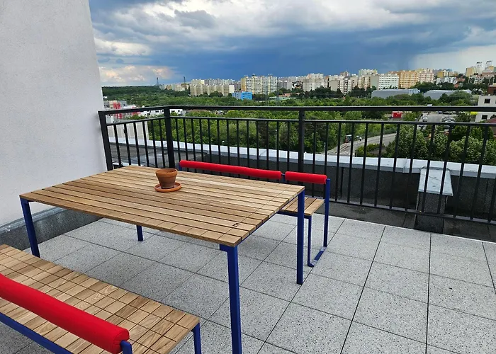 Live-Inn Prague Hotel-Style 5 Apartments, 20 Mins To Centre, Gym, Reception, Free Parking, Lift, Roof Terrace & Game Room