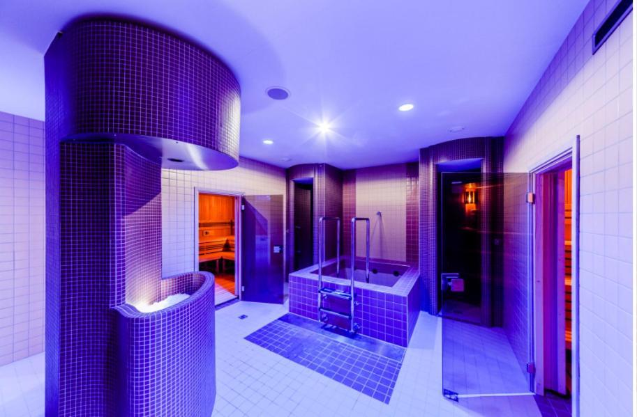 Live-inn Hotel-style 5 Apartments, 20 Mins To Centre, Gym, Reception, Free Parking, Lift, Roof Terrace & Game Appartement *