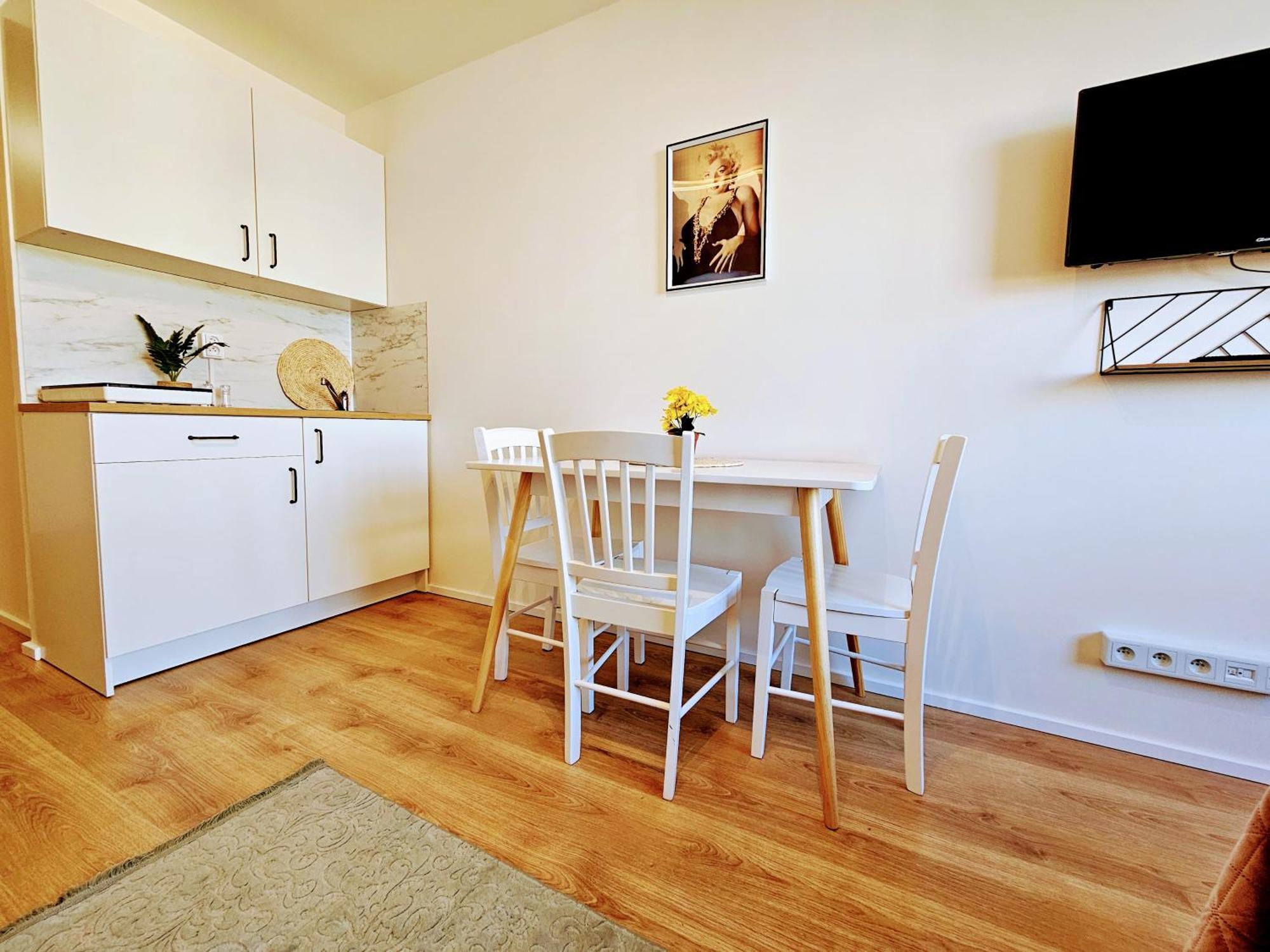 Live-inn Hotel-style 5 Apartments, 20 Mins To Centre, Gym, Reception, Free Parking, Lift, Roof Terrace & Game Appartement *