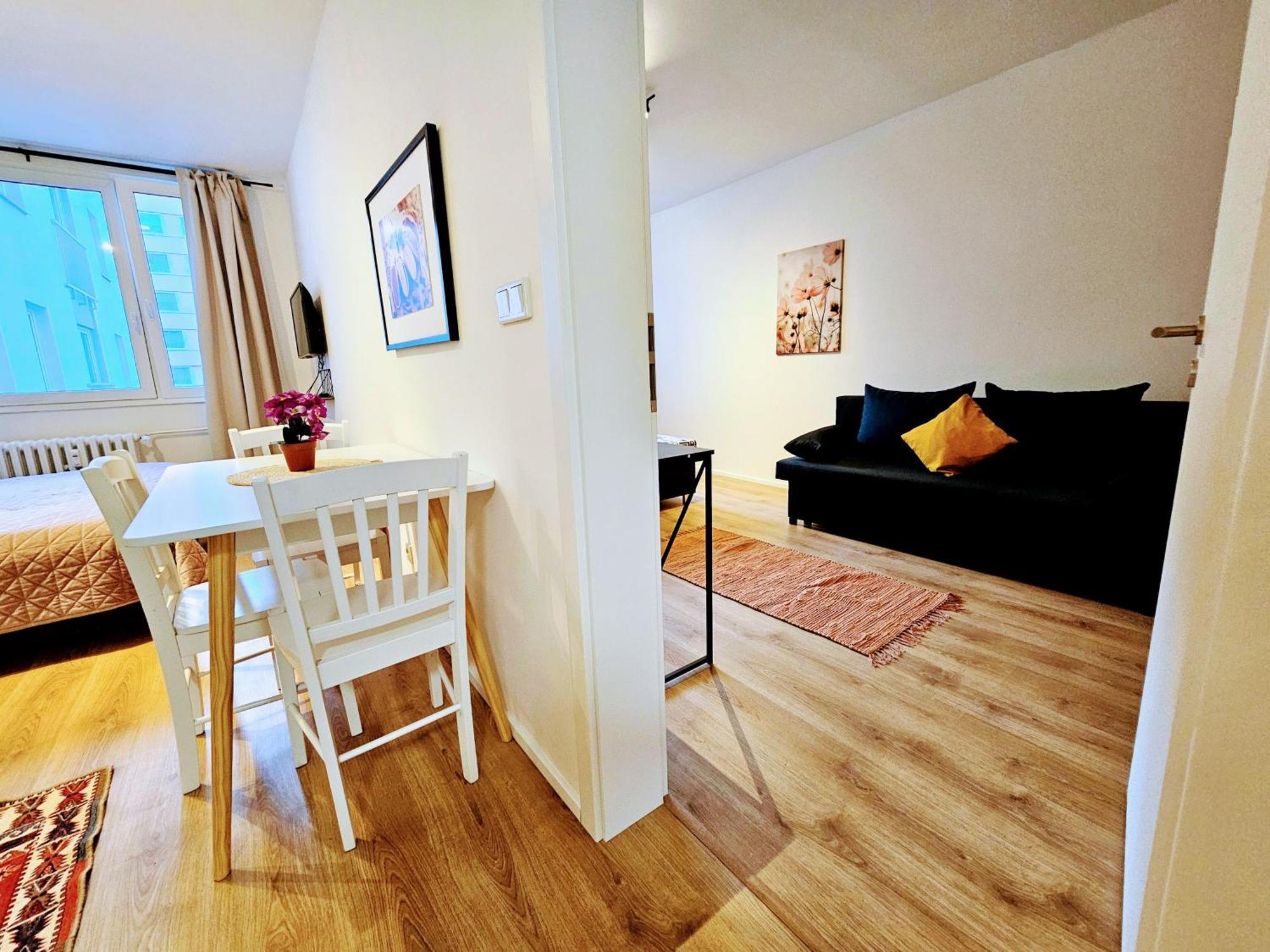 Live-inn Hotel-style 5 Apartments, 20 Mins To Centre, Gym, Reception, Free Parking, Lift, Roof Terrace & Game Appartement *
