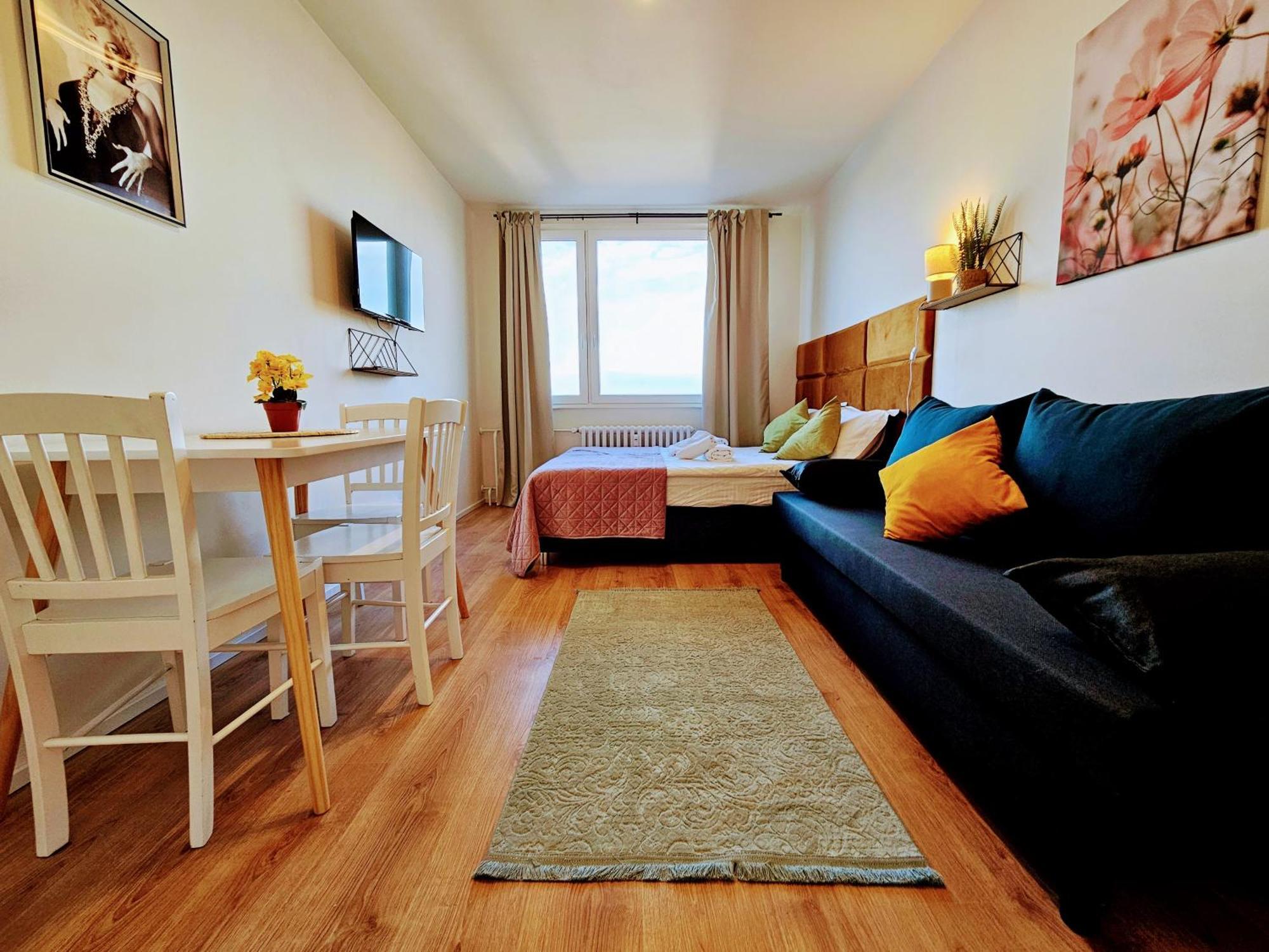Live-inn Hotel-style 5 Apartments, 20 Mins To Centre, Gym, Reception, Free Parking, Lift, Roof Terrace & Game Appartement *
