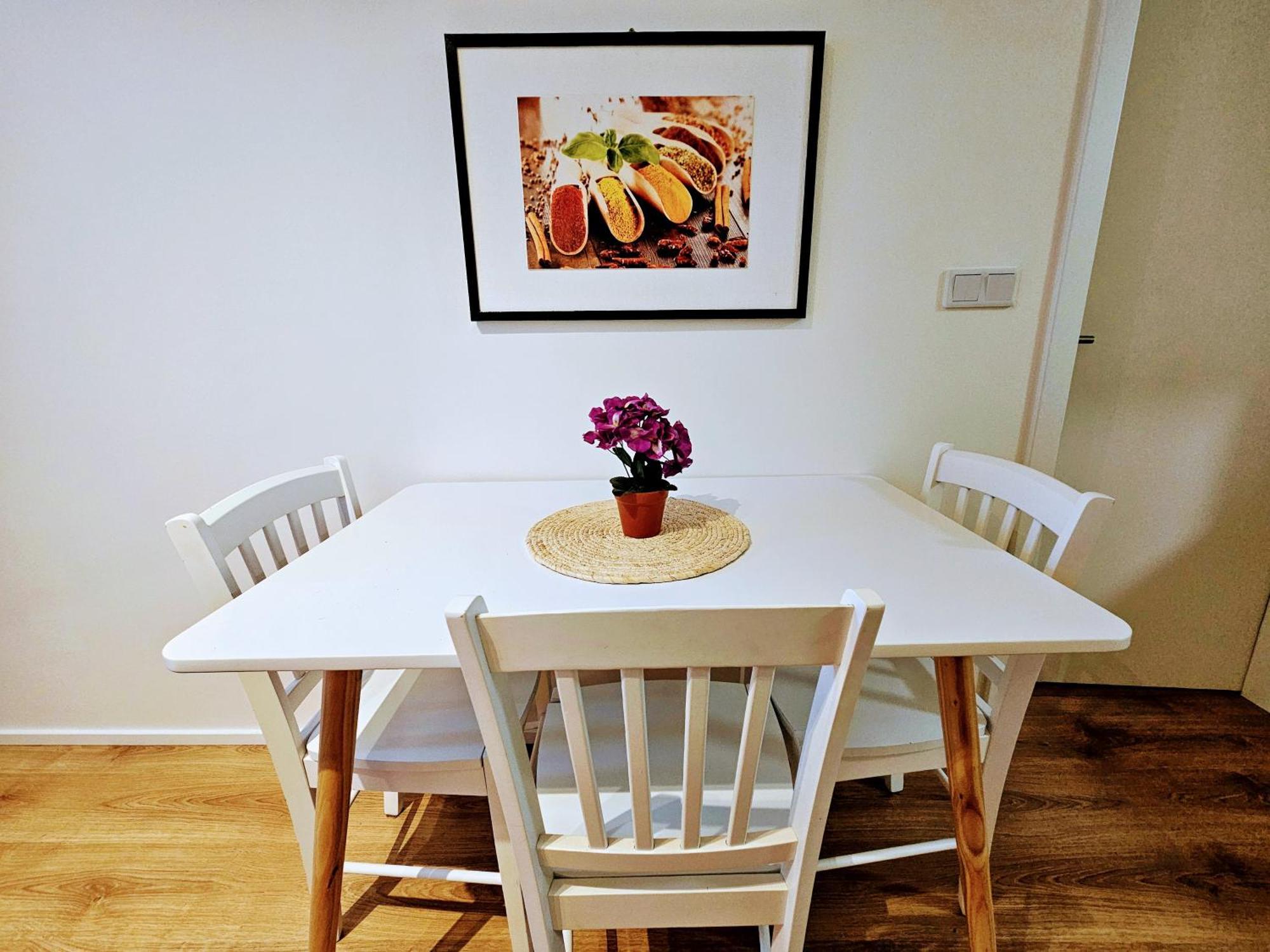 Live-inn Hotel-style 5 Apartments, 20 Mins To Centre, Gym, Reception, Free Parking, Lift, Roof Terrace & Game Appartement