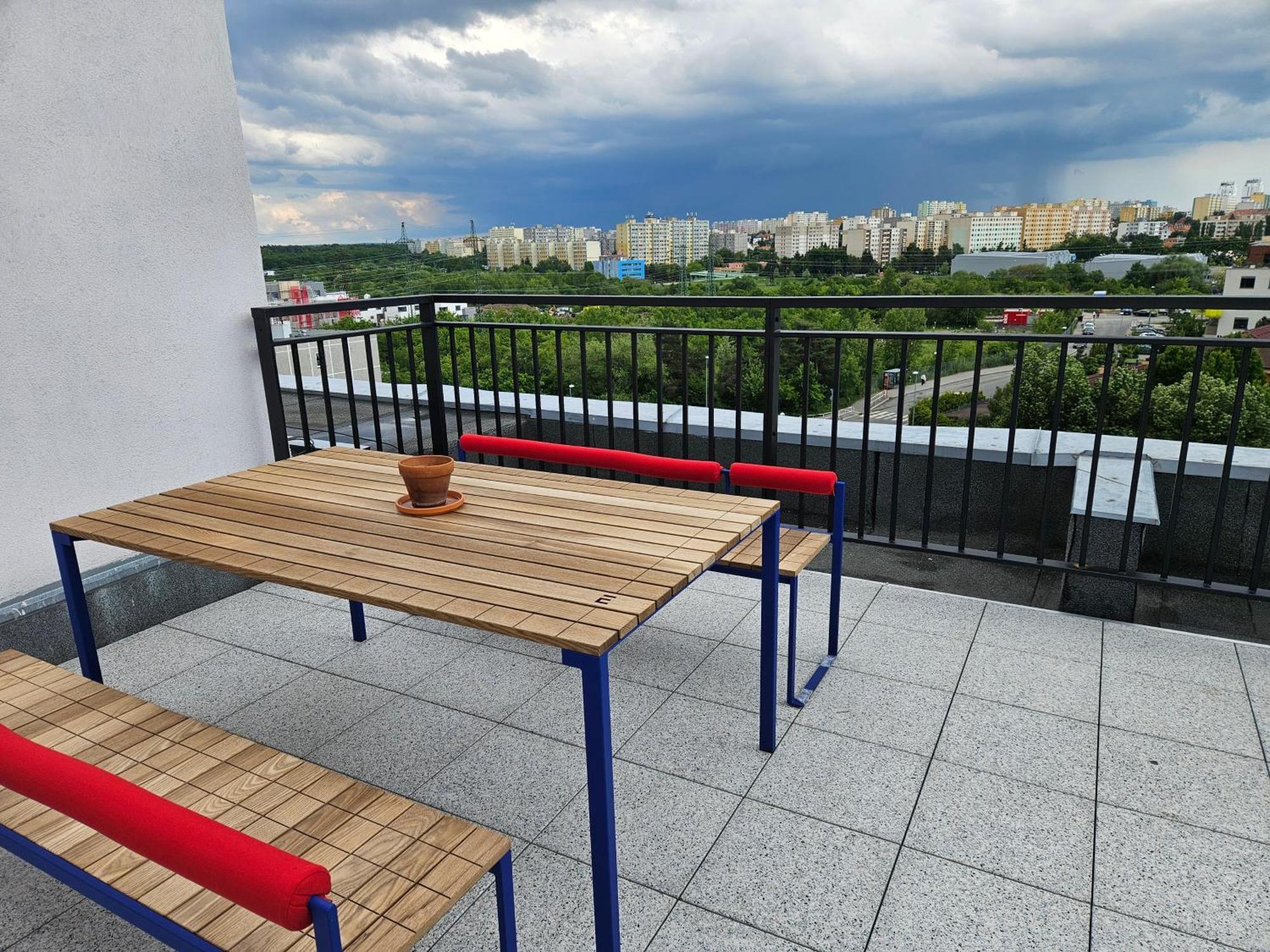 Live-inn Hotel-style 5 Apartments, 20 Mins To Centre, Gym, Reception, Free Parking, Lift, Roof Terrace & Game Appartement *
